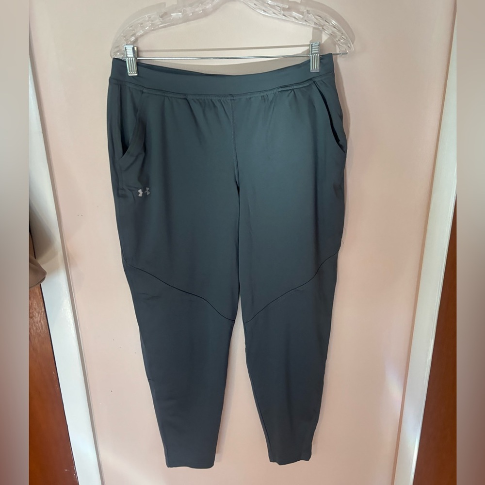 Under Armour NWT gray jogging pants size medium